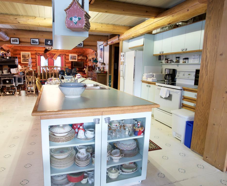 Kicking Horse Canyon Guest House Golden Kültér fotó